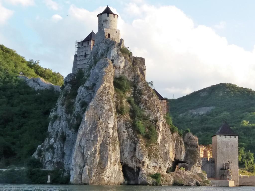 Ferienwohnung Zlatna Ribica Golubac Exterior foto
